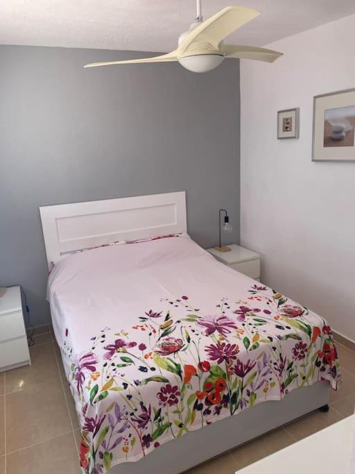 Palm Villa 1 Bed Apartment Overlooking Golf Course サンミゲル・デ・アボナ エクステリア 写真